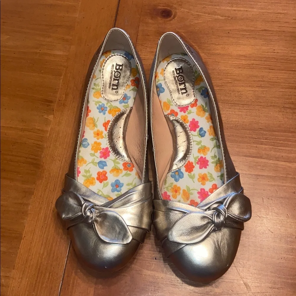 Born Molly Gold Bow Round Toe Leather Ballet Flats Metallic Slip On size 8.5